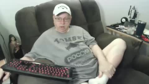 Snapshot of jpmel99 chatting on October 11, 12:43 am jpmel99 online show from October 11, 12:43 am