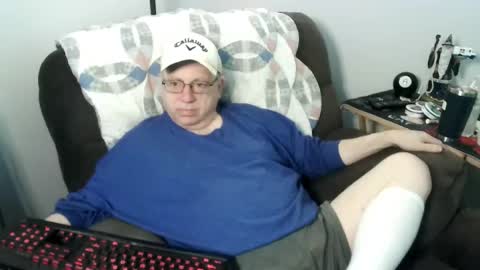 Snapshot of jpmel99 chatting on May 16, 11:03 pm jpmel99 online show from May 16, 11:03 pm