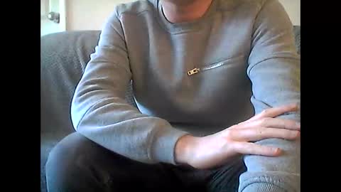 Snapshot of jr_9102 chatting on February 19, 2:34 pm jr_9102 online show from February 19, 2:34 pm