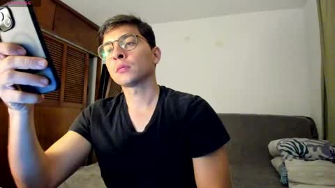 Snapshot of jriizh chatting on June 7, 4:27 am Cristian- tellme Criis online show from June 7, 4:27 am
