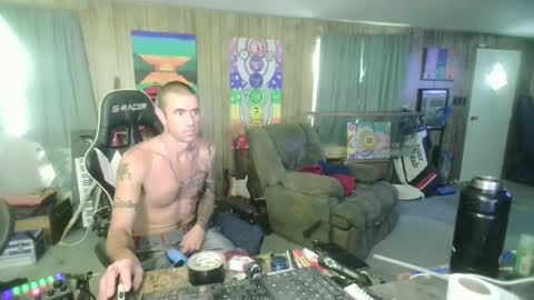 jrizzle1111 online show from October 10, 1:32 pm