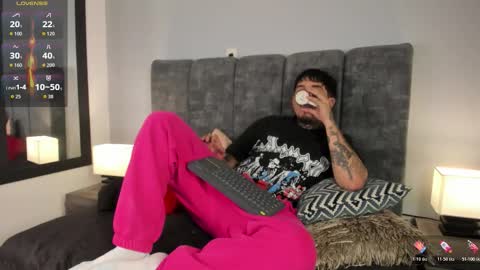 juan_alvarez18 online show from February 14, 6:43 am