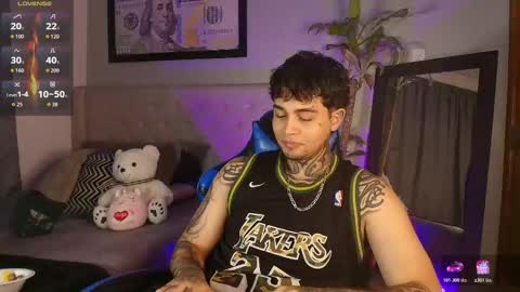 juan_alvarez18 online show from March 6, 4:09 am