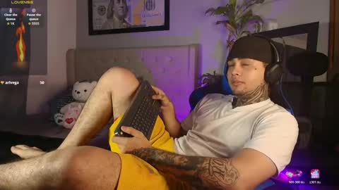 juan_alvarez18 online show from March 7, 5:15 am