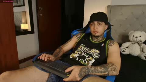 Snapshot of juan_alvarez18 chatting on May 21, 2:51 am juan_alvarez18 online show from May 21, 2:51 am