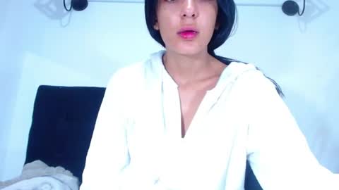 Snapshot of juan_and_luciana chatting on June 18, 11:58 am online show from June 18, 11:58 am