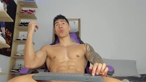 Snapshot of juan_fit2024 chatting on December 6, 1:51 am juan online show from December 6, 1:51 am