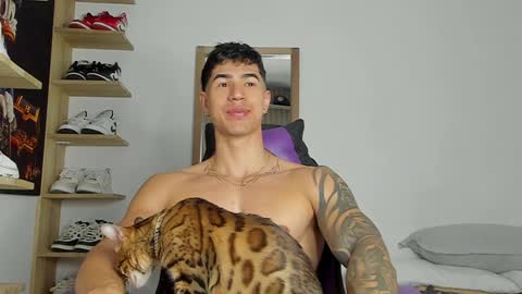 Snapshot of juan_fit2024 chatting on December 10, 1:33 pm juan online show from December 10, 1:33 pm