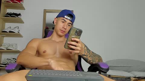 Snapshot of juan_fit2024 chatting on December 10, 4:38 pm juan online show from December 10, 4:38 pm