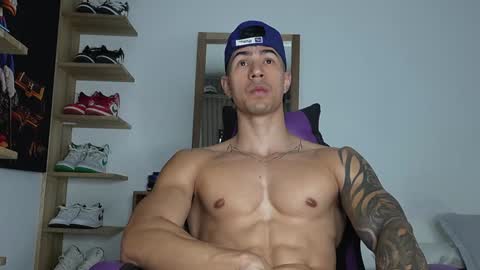 Snapshot of juan_fit2024 chatting on December 15, 3:20 pm juan online show from December 15, 3:20 pm