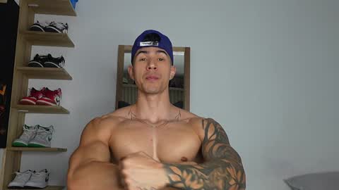 Snapshot of juan_fit2024 chatting on December 15, 6:26 pm juan online show from December 15, 6:26 pm