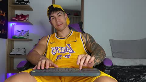 Snapshot of juan_fit2024 chatting on December 19, 4:45 am juan online show from December 19, 4:45 am
