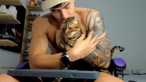 Snapshot of juan_fit2024 chatting on February 26, 11:59 pm juan online show from February 26, 11:59 pm