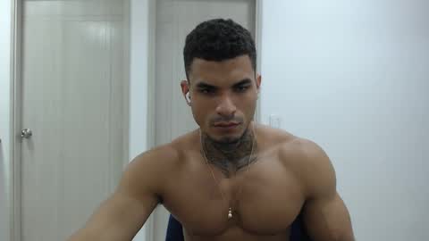 juan_gomez_1 online show from December 27, 10:16 pm