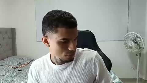 juan_gomez_1 online show from January 11, 7:30 pm