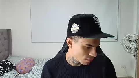 juan_gomez_1 online show from January 15, 9:25 am