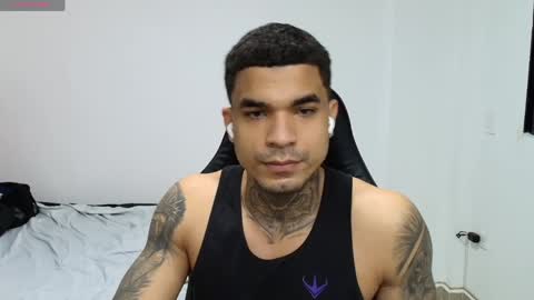 juan_gomez_1 online show from April 16, 9:21 am