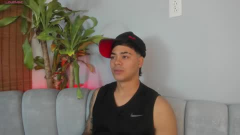 Snapshot of juan_lopez00 chatting on February 26, 7:35 pm juan_lopez00 online show from February 26, 7:35 pm