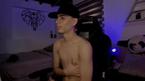 Snapshot of juan_posada1 chatting on February 11, 8:36 pm Juan Posada online show from February 11, 8:36 pm