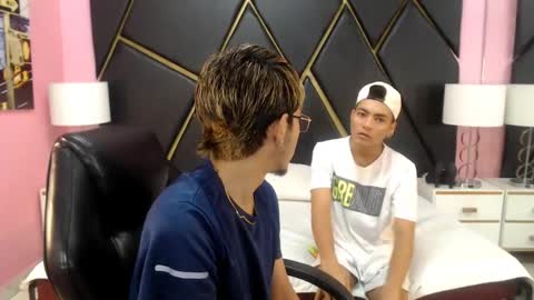 Snapshot of juan_saul1 chatting on April 24, 11:01 am juan_saul1 online show from April 24, 11:01 am