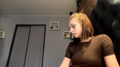 Lola online show from October 27, 9:35 am