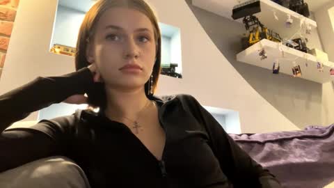 Lola online show from November 4, 2:49 pm