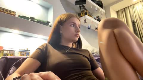 Lola online show from November 11, 3:45 pm