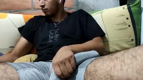 Snapshot of juanc23_371 chatting on October 22, 12:11 am juanc23_371 online show from October 22, 12:11 am