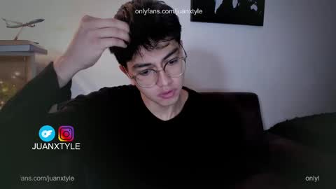 Snapshot of juancamroom chatting on October 8, 7:22 pm . online show from October 8, 7:22 pm