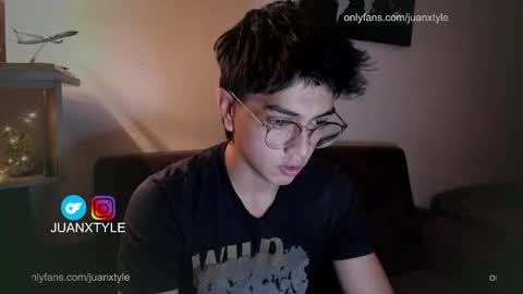 Snapshot of juancamroom chatting on October 10, 3:27 am . online show from October 10, 3:27 am