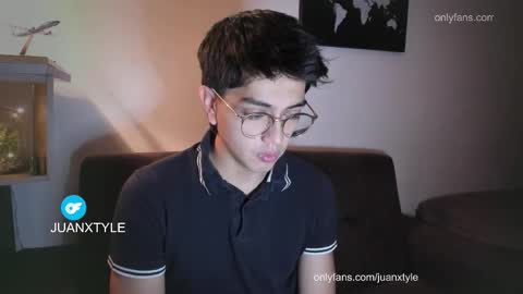 Snapshot of juancamroom chatting on October 12, 2:43 am . online show from October 12, 2:43 am