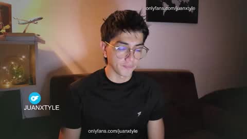 Snapshot of juancamroom chatting on October 14, 12:33 am . online show from October 14, 12:33 am