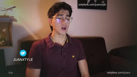 Snapshot of juancamroom chatting on October 21, 7:03 pm . online show from October 21, 7:03 pm