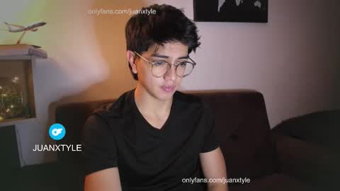 Snapshot of juancamroom chatting on October 28, 1:09 am . online show from October 28, 1:09 am