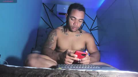 independent model online show from March 16, 7:07 pm