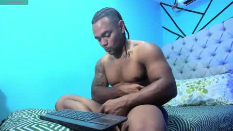 independent model online show from April 13, 3:39 pm