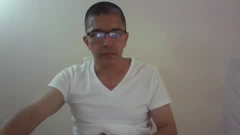 Snapshot of juanearth1 chatting on January 9, 12:02 am juanearth1 online show from January 9, 12:02 am