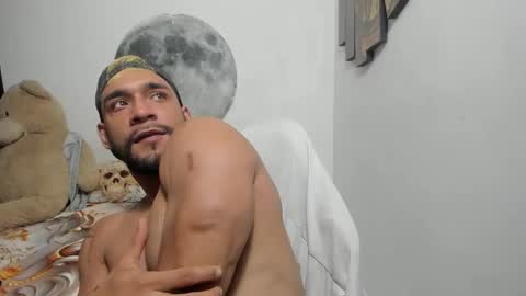 Snapshot of juanes_aristi chatting on March 12, 5:19 pm Juanes online show from March 12, 5:19 pm