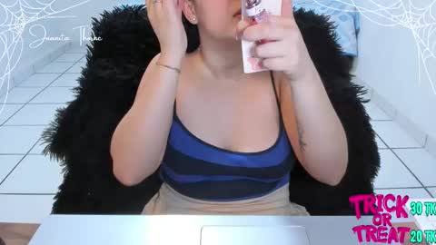 Snapshot of juanita_thorne chatting on October 18, 10:21 pm online show from October 18, 10:21 pm