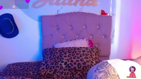 Juanita online show from July 1, 9:25 pm
