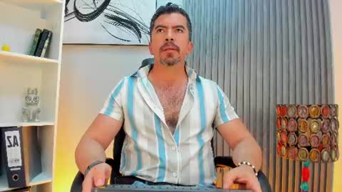 Snapshot of juank_fit45 chatting on July 24, 4:10 am Juan k online show from July 24, 4:10 am