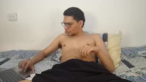 juansuarez204 online show from May 24, 9:09 pm