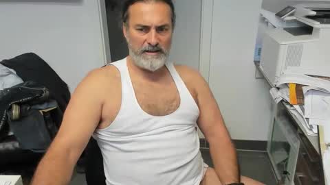 Snapshot of juergenkru chatting on November 12, 3:34 pm Giovanni50pro online show from November 12, 3:34 pm