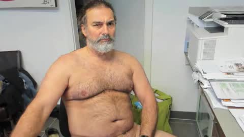 Snapshot of juergenkru chatting on November 25, 12:05 pm Giovanni50pro online show from November 25, 12:05 pm