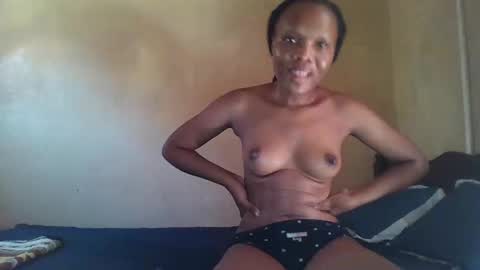 Snapshot of juice_petite3 chatting on December 29, 12:23 pm juice_petite3 online show from December 29, 12:23 pm