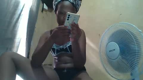 Snapshot of juice_petite3 chatting on January 27, 12:48 pm juice_petite3 online show from January 27, 12:48 pm