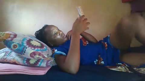 Snapshot of juice_petite3 chatting on January 29, 12:24 pm juice_petite3 online show from January 29, 12:24 pm