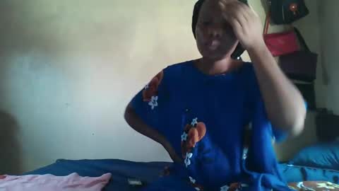 Snapshot of juice_petite3 chatting on February 5, 9:15 am juice_petite3 online show from February 5, 9:15 am