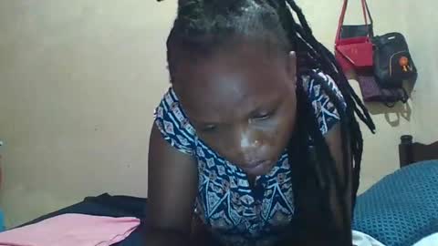 Snapshot of juice_petite3 chatting on February 19, 9:47 pm juice_petite3 online show from February 19, 9:47 pm