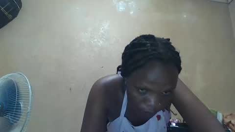 Snapshot of juice_petite3 chatting on February 24, 12:09 am juice_petite3 online show from February 24, 12:09 am